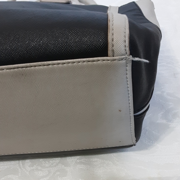 Marc New York Andrew Marc Color Block Handbag. - Picture 12 of 16
